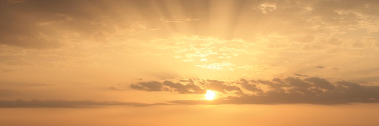 Rayons de soleil perçant les nuages au-dessus du Bassin du Haut Niger.